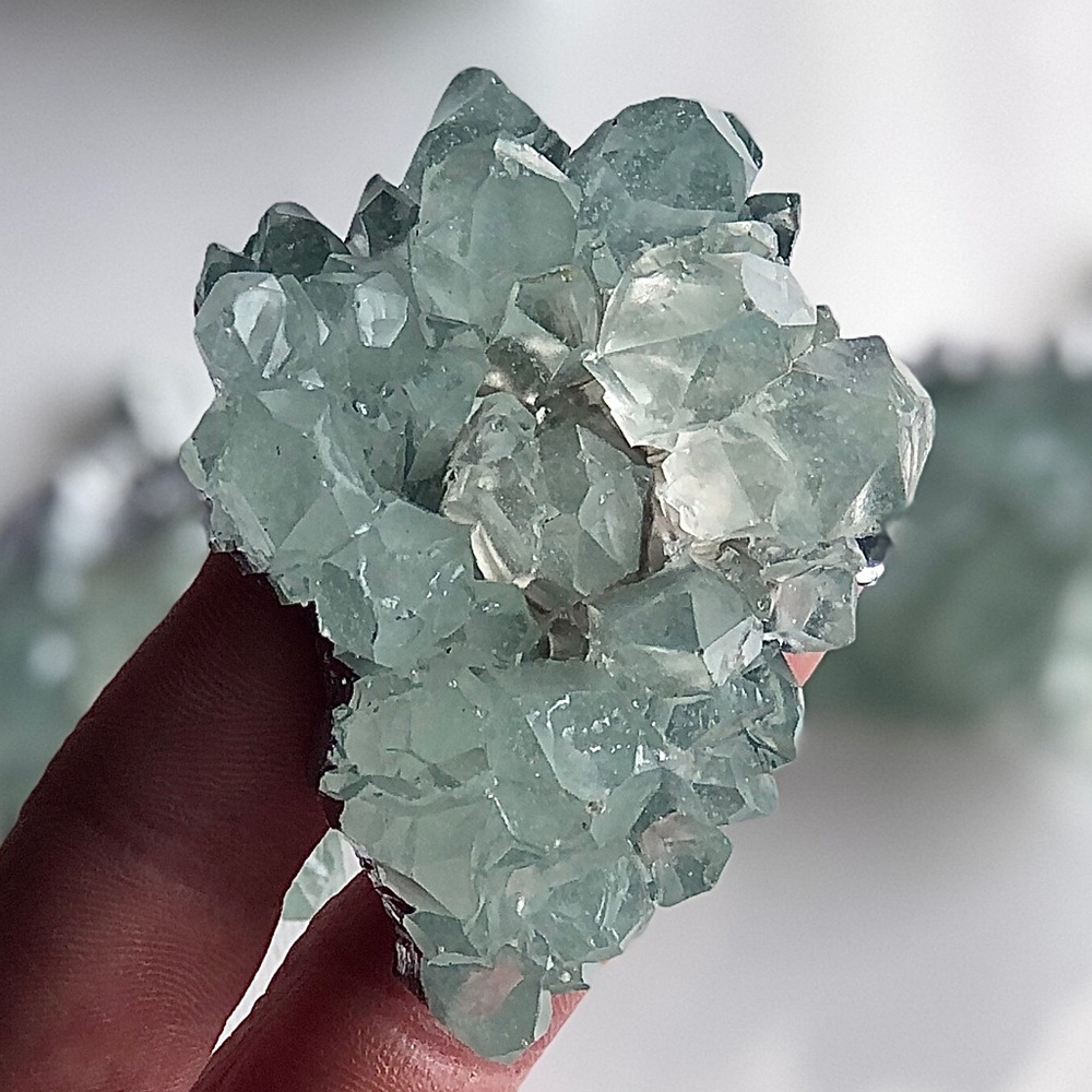 Diamond-like crystal cluster knobs and pulls - Picture 2 of 3